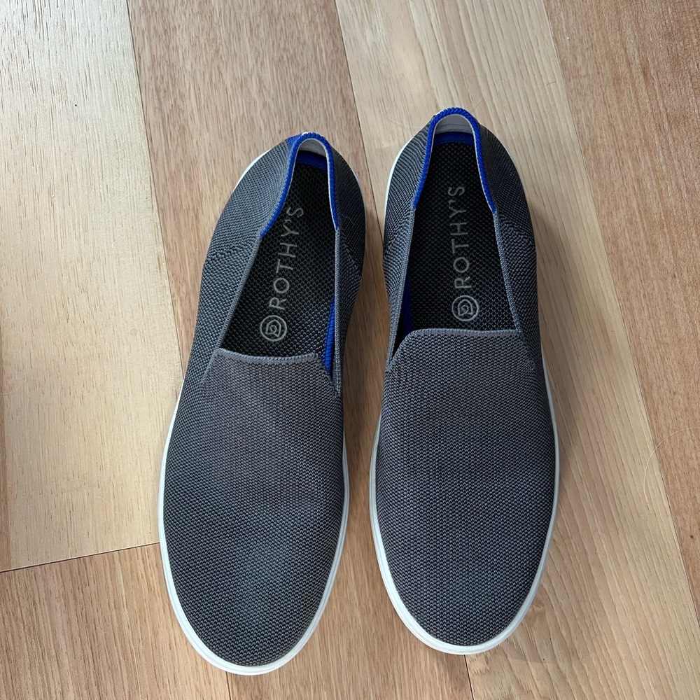 Gray Rothy‘s Sneaker